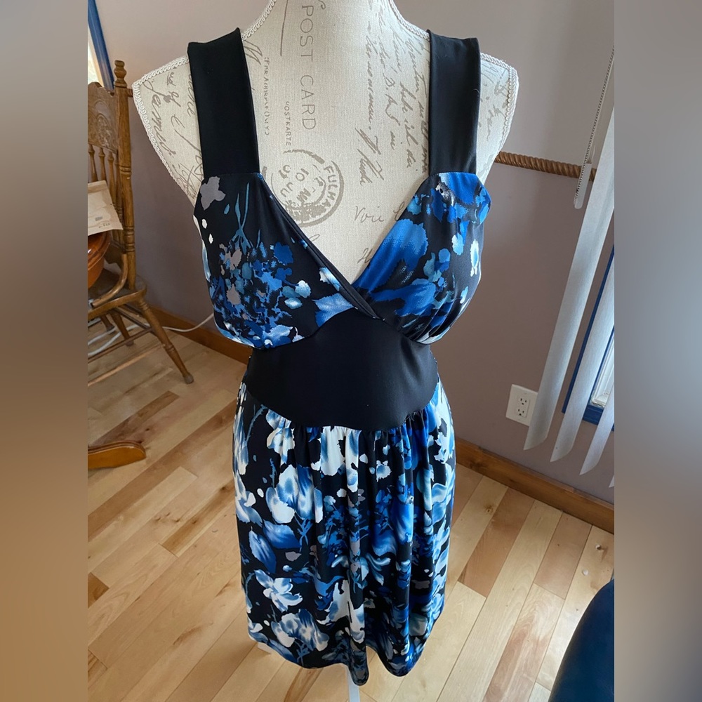 3/25
Beautiful Blue Summer Tunic with pad inserts  - NWD